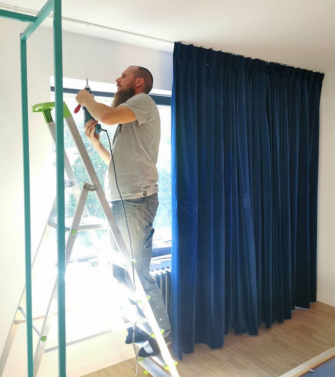 hanging the blue velvet curtains